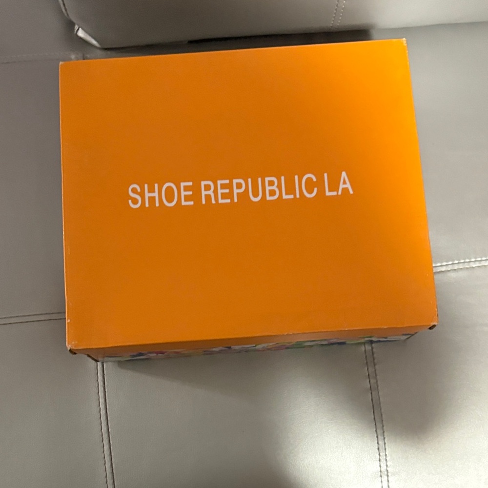 Shoe Republic LA